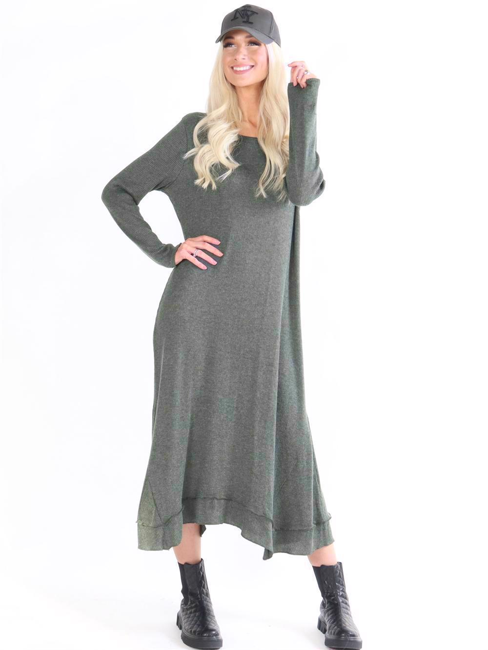 Norma - Lång mjuk ribbad klänning